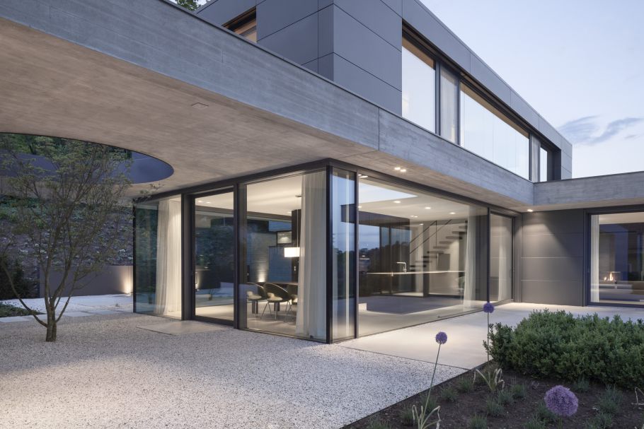 Moderner Fassadenbau eines Wohngeb&auml;udes